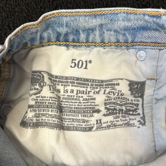 Women’s Levi shorts - Picture 4 of 4